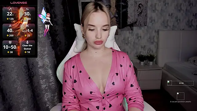 KiraKrox online show from October 20, 2025, 6:41 pm