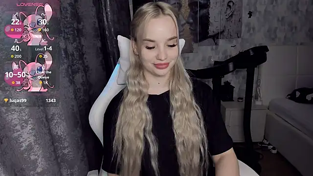 KiraKrox online show from November 18, 2025, 9:19 pm