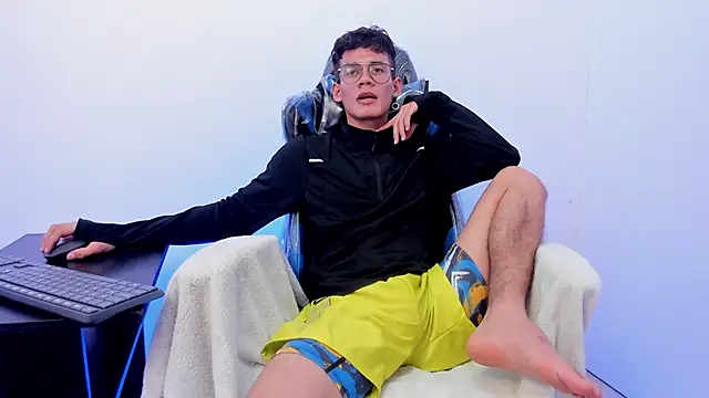 Snapshot of LittleMax23 chatting on November 5, 2025, 6:52 pm LittleMax23 online show from November 5, 2025, 6:52 pm