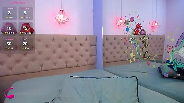 tiiny emilly online show from October 1, 2025, 9:32 pm