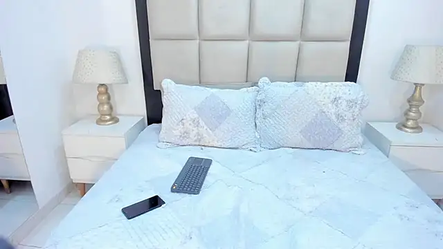 ElisabettaMonroy online show from October 2, 2025, 1:51 pm