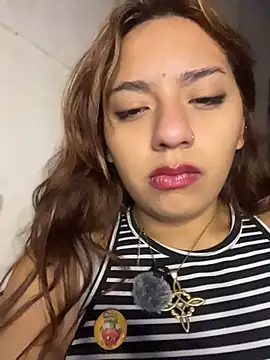 SoftLady S33 online show from May 13, 2026, 4:43 am