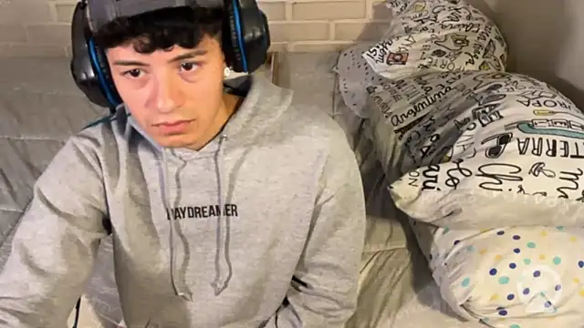 Snapshot of feeelipe2007 chatting on February 15, 2026, 7:21 pm feeelipe2007 online show from February 15, 2026, 7:21 pm