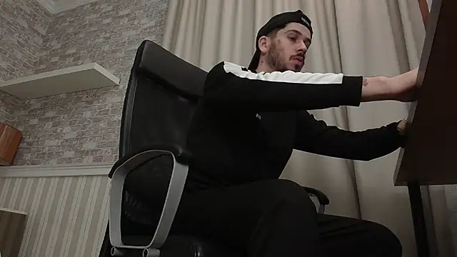 JonahShaw online show from October 18, 2025, 4:37 am