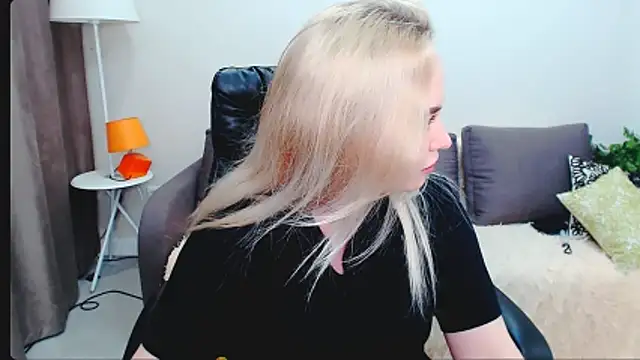 Snapshot of LiluMoon__ chatting on March 26, 2026, 4:56 pm LiluMoon online show from March 26, 2026, 4:56 pm