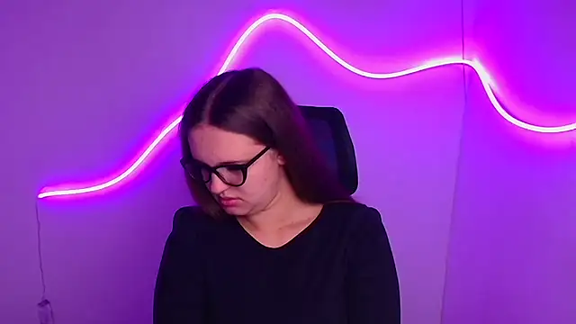 Aurora White online show from September 11, 2025, 5:07 am