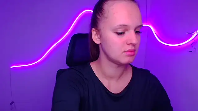 Aurora White online show from September 17, 2025, 11:12 am