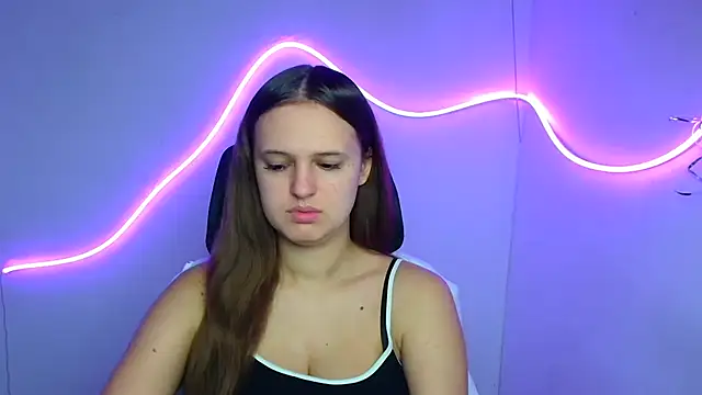 Aurora White online show from September 28, 2025, 5:02 am