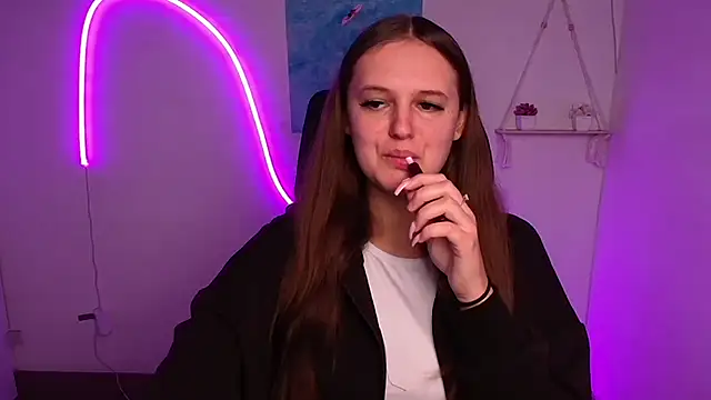 Aurora White online show from October 20, 2025, 11:21 am