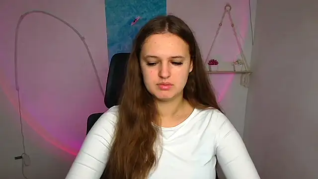 Aurora White online show from October 28, 2025, 6:28 am