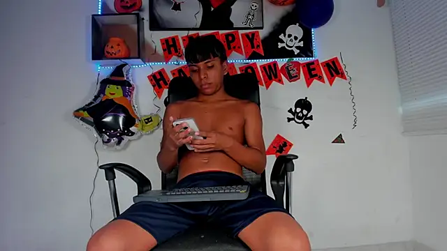 tyler twink boy online show from October 27, 2025, 12:53 pm