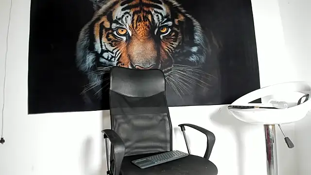 tyler twink boy online show from May 23, 2026, 1:26 pm