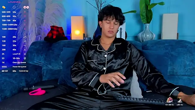 Leo Savage  online show from December 16, 2025, 3:44 am