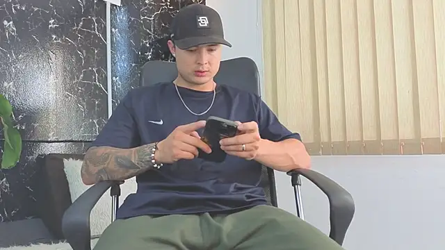 Alexander ferre online show from April 10, 2026, 1:27 pm