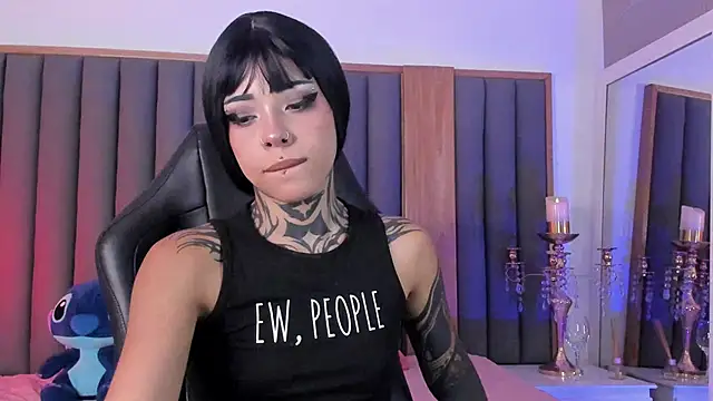 misstomie  online show from November 11, 2025, 4:18 pm