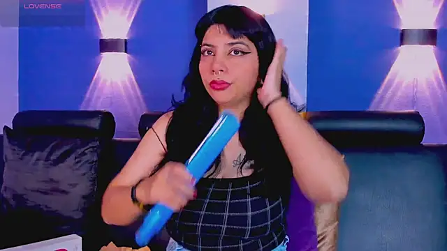 emily-santoss online show from October 2, 2025, 1:51 pm