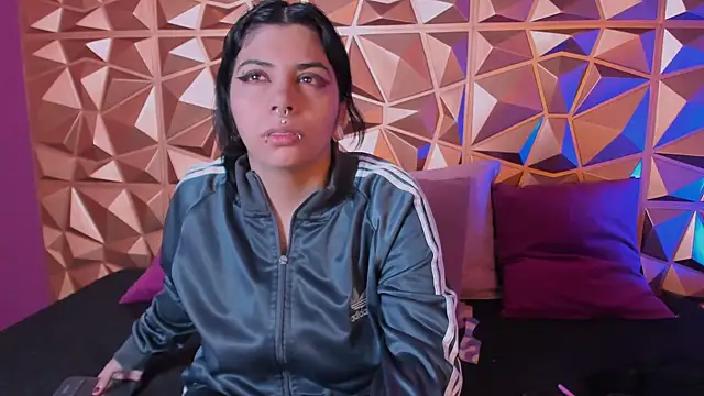 emily-santoss online show from October 3, 2025, 12:24 pm