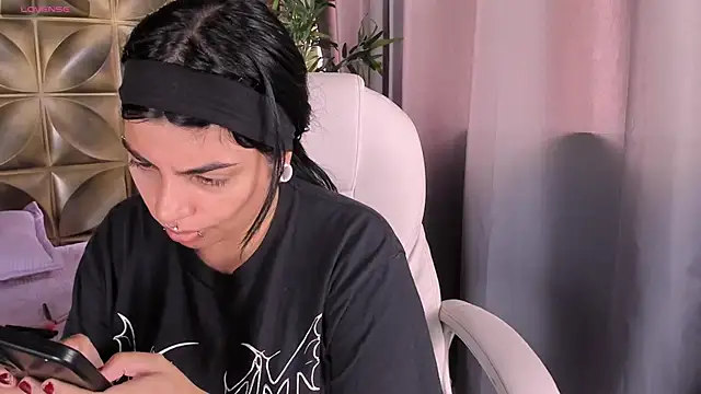 emily-santoss online show from October 20, 2025, 6:08 pm