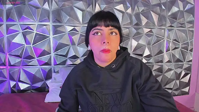 emily-santoss online show from October 21, 2025, 1:56 pm