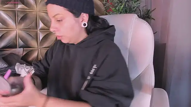 emily-santoss online show from October 25, 2025, 12:34 pm