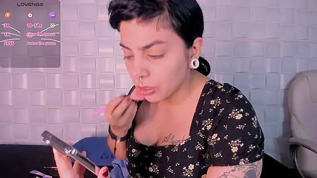 emily-santoss online show from November 2, 2025, 1:52 am