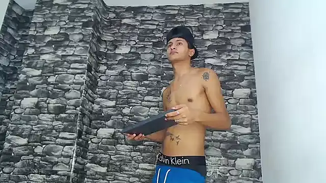 gustavo saaled19  online show from October 17, 2025, 9:50 pm