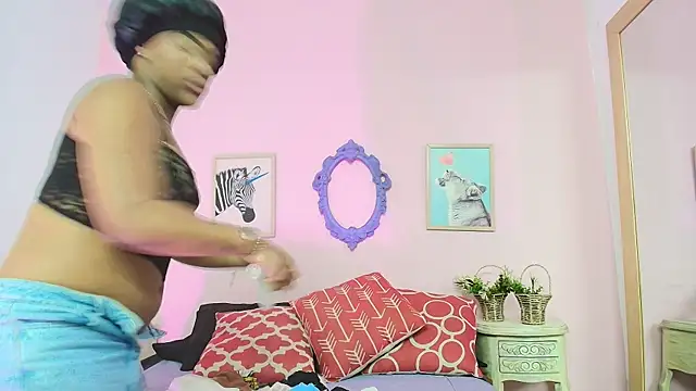 Nahomi Rivera online show from October 3, 2025, 12:46 pm