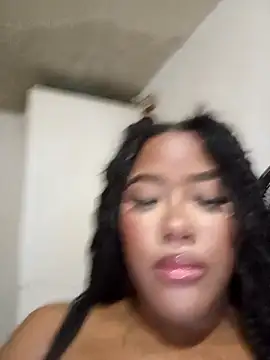 Nahomi Rivera online show from November 13, 2025, 9:03 pm