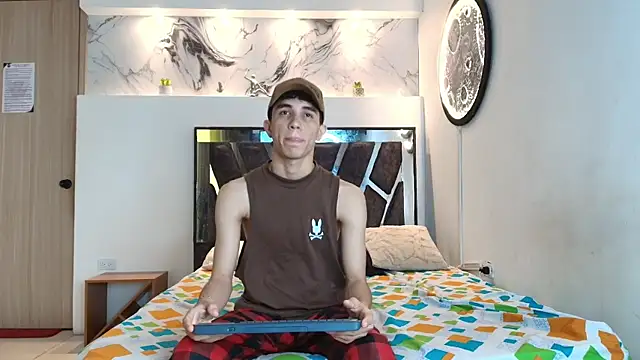 THREE GUYS HOT online show from October 11, 2025, 7:34 pm