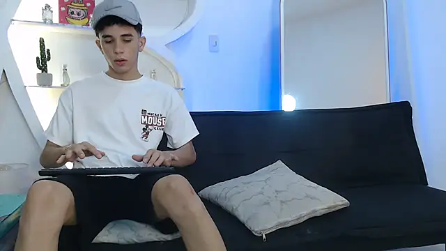 THREE GUYS HOT online show from October 19, 2025, 7:14 pm