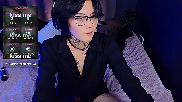 Snapshot of GothXRaven chatting on October 3, 2025, 4:04 pm GothXRaven online show from October 3, 2025, 4:04 pm