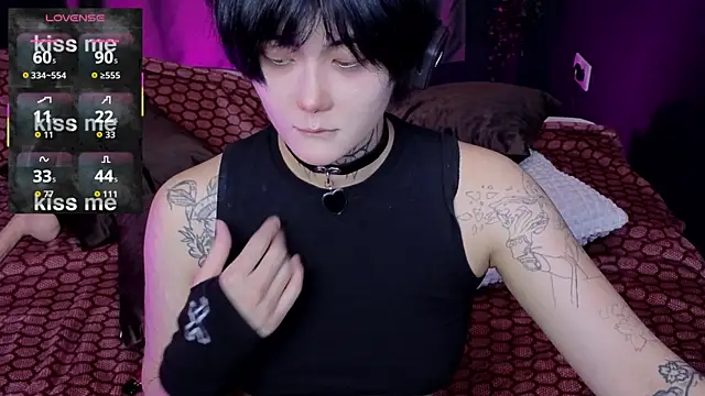 Snapshot of GothXRaven chatting on October 13, 2025, 4:18 pm GothXRaven online show from October 13, 2025, 4:18 pm