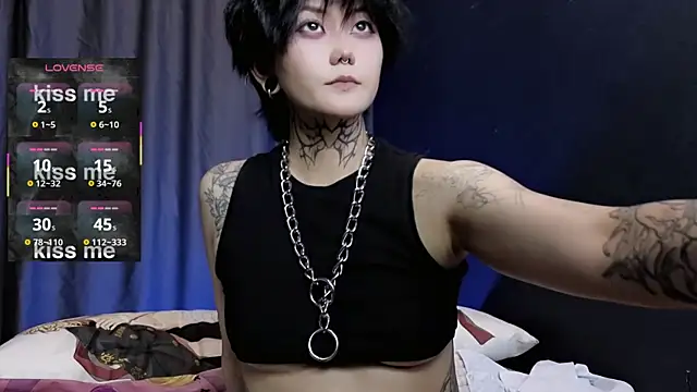 Snapshot of GothXRaven chatting on October 17, 2025, 4:09 pm GothXRaven online show from October 17, 2025, 4:09 pm