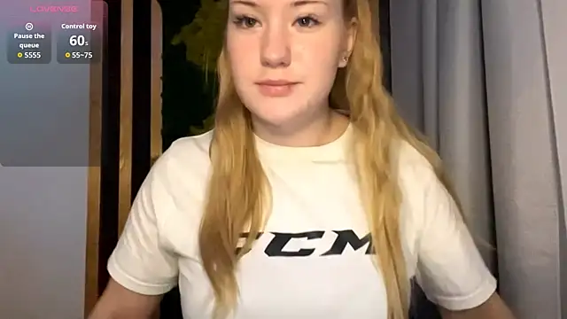 PandaFluff online show from October 29, 2025, 4:20 pm