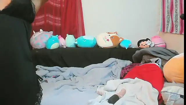 Snapshot of Queenofheartsfaerah chatting on October 9, 2025, 12:41 am Queenofheartsfaerah online show from October 9, 2025, 12:41 am