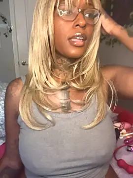 MistiSavannah online show from November 7, 2025, 3:12 pm