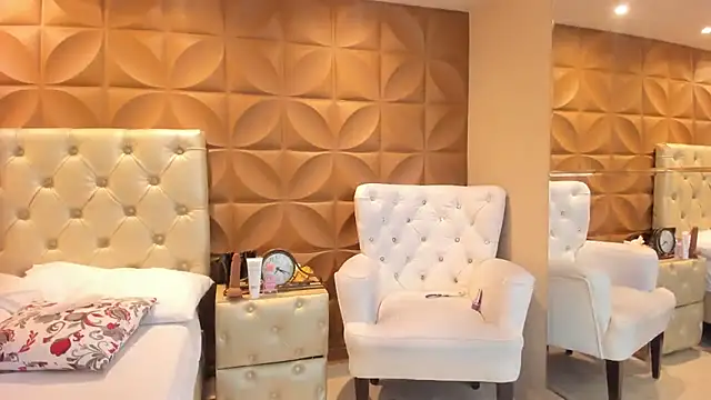 BarbaraCortez online show from November 13, 2025, 8:19 pm