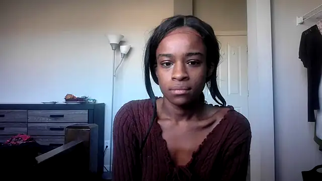 Marlowlovee online show from October 15, 2025, 3:23 pm