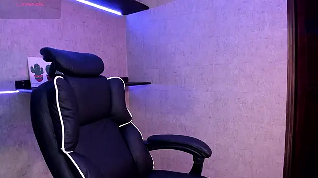 Snapshot of RenataLeclair chatting on October 11, 2025, 4:49 pm RenataLeclair online show from October 11, 2025, 4:49 pm