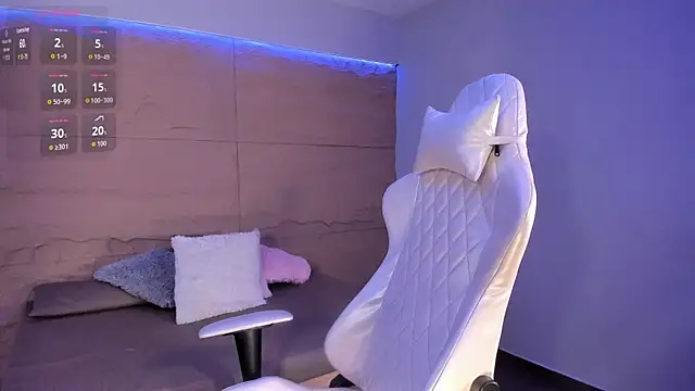 Snapshot of RenataLeclair chatting on October 18, 2025, 4:41 pm RenataLeclair online show from October 18, 2025, 4:41 pm