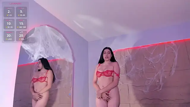 Snapshot of RenataLeclair chatting on October 25, 2025, 6:35 pm RenataLeclair online show from October 25, 2025, 6:35 pm