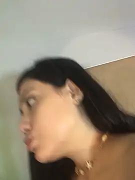 Snapshot of RenataLeclair chatting on November 3, 2025, 3:57 pm RenataLeclair online show from November 3, 2025, 3:57 pm