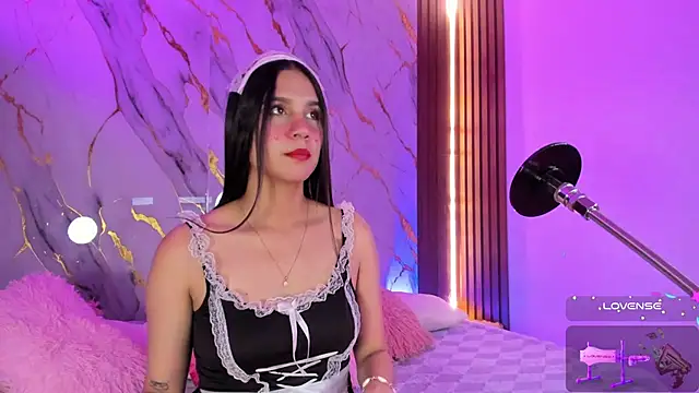 Emmiicute online show from November 6, 2025, 8:32 pm