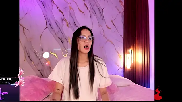 Emmiicute online show from February 18, 2026, 8:27 pm