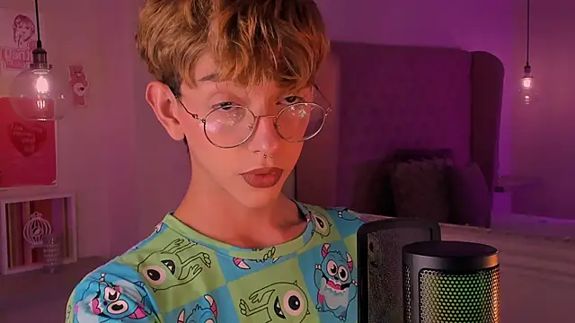 Snapshot of imDamiano chatting on September 28, 2025, 7:19 pm imDamiano online show from September 28, 2025, 7:19 pm