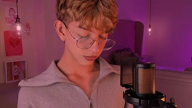 Snapshot of imDamiano chatting on October 2, 2025, 10:06 pm imDamiano online show from October 2, 2025, 10:06 pm