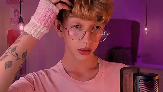 Snapshot of imDamiano chatting on October 3, 2025, 8:39 pm imDamiano online show from October 3, 2025, 8:39 pm