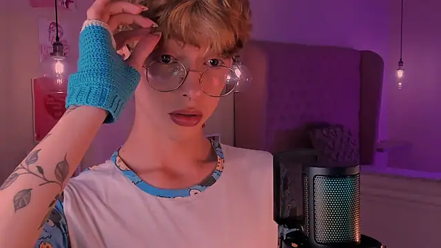 Snapshot of imDamiano chatting on October 5, 2025, 10:18 pm imDamiano online show from October 5, 2025, 10:18 pm