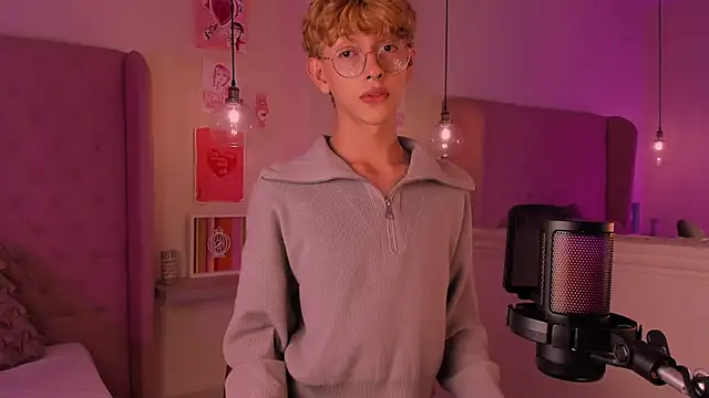 Snapshot of imDamiano chatting on October 9, 2025, 11:03 pm imDamiano online show from October 9, 2025, 11:03 pm