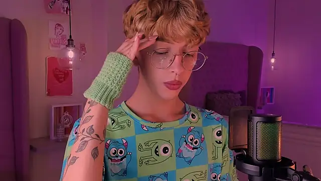 Snapshot of imDamiano chatting on October 12, 2025, 9:47 pm imDamiano online show from October 12, 2025, 9:47 pm